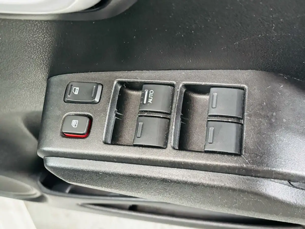 2012-honda-jazz-13-hs-big-16
