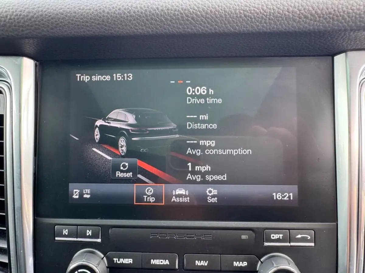 2018-porsche-macan-20-252ps-ss-big-3