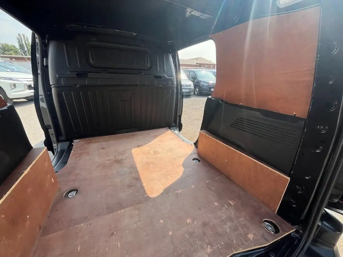 2022-toyota-proace-city-15d-active-big-24