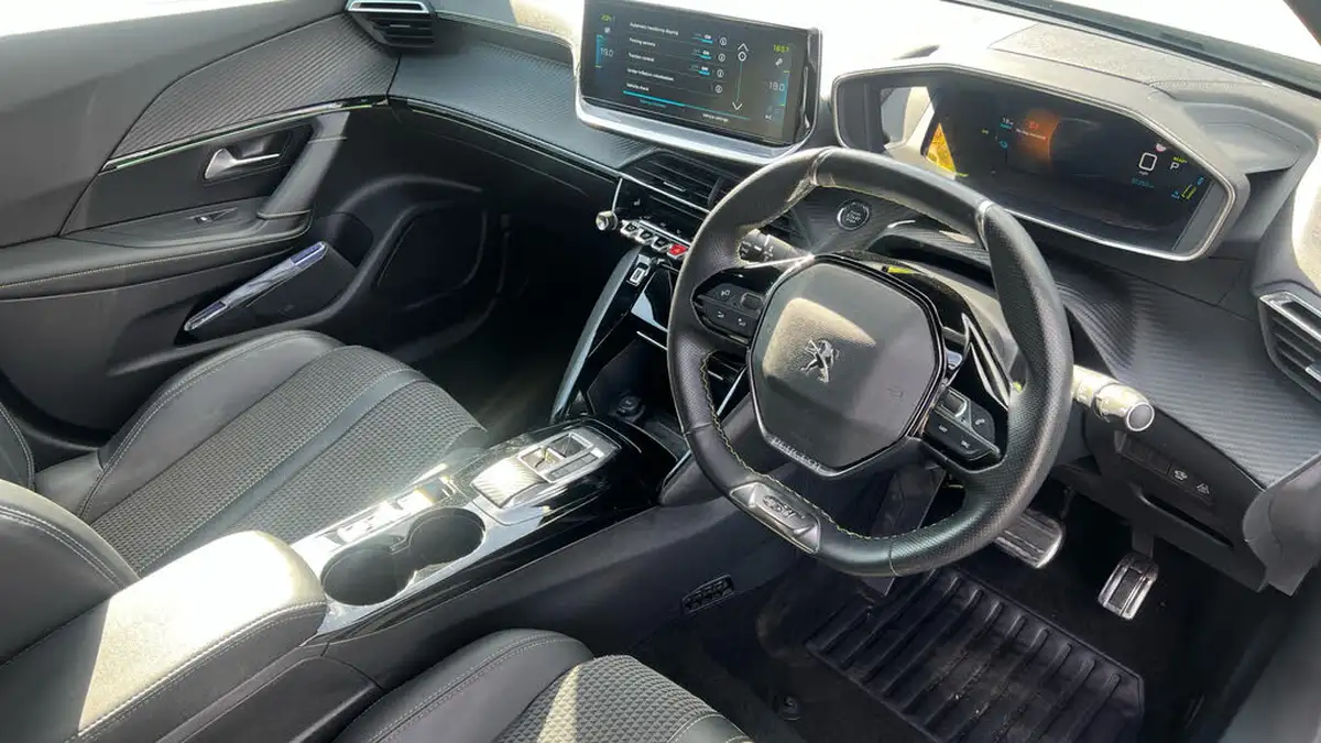 2022-peugeot-2008-suv-e-gt-big-10