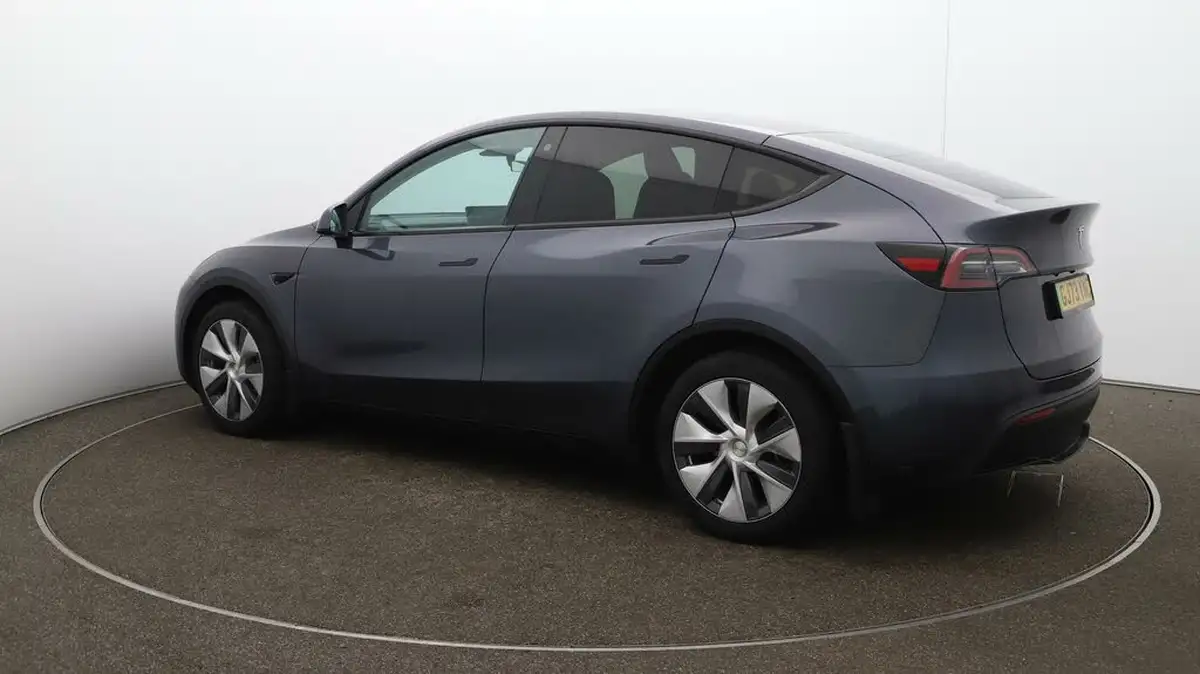 2023-tesla-model-y-e-rwd-big-27
