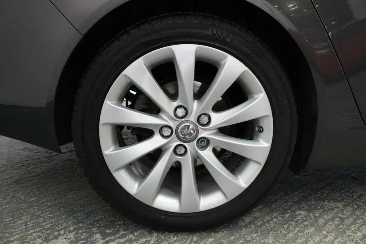 2015-vauxhall-insignia-20cdti-elite-nav-ecoflex-ss-hatchback-5d-big-56