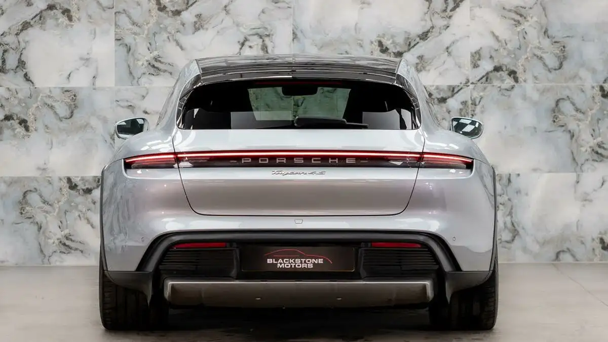 2021-porsche-taycan-e-4s-cross-turismo-big-6
