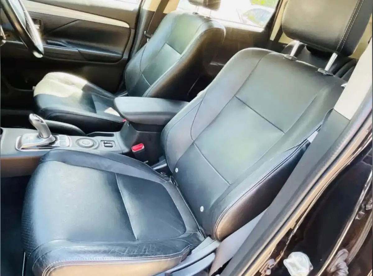 2015-mitsubishi-outlander-20-gx4h-phev-big-11