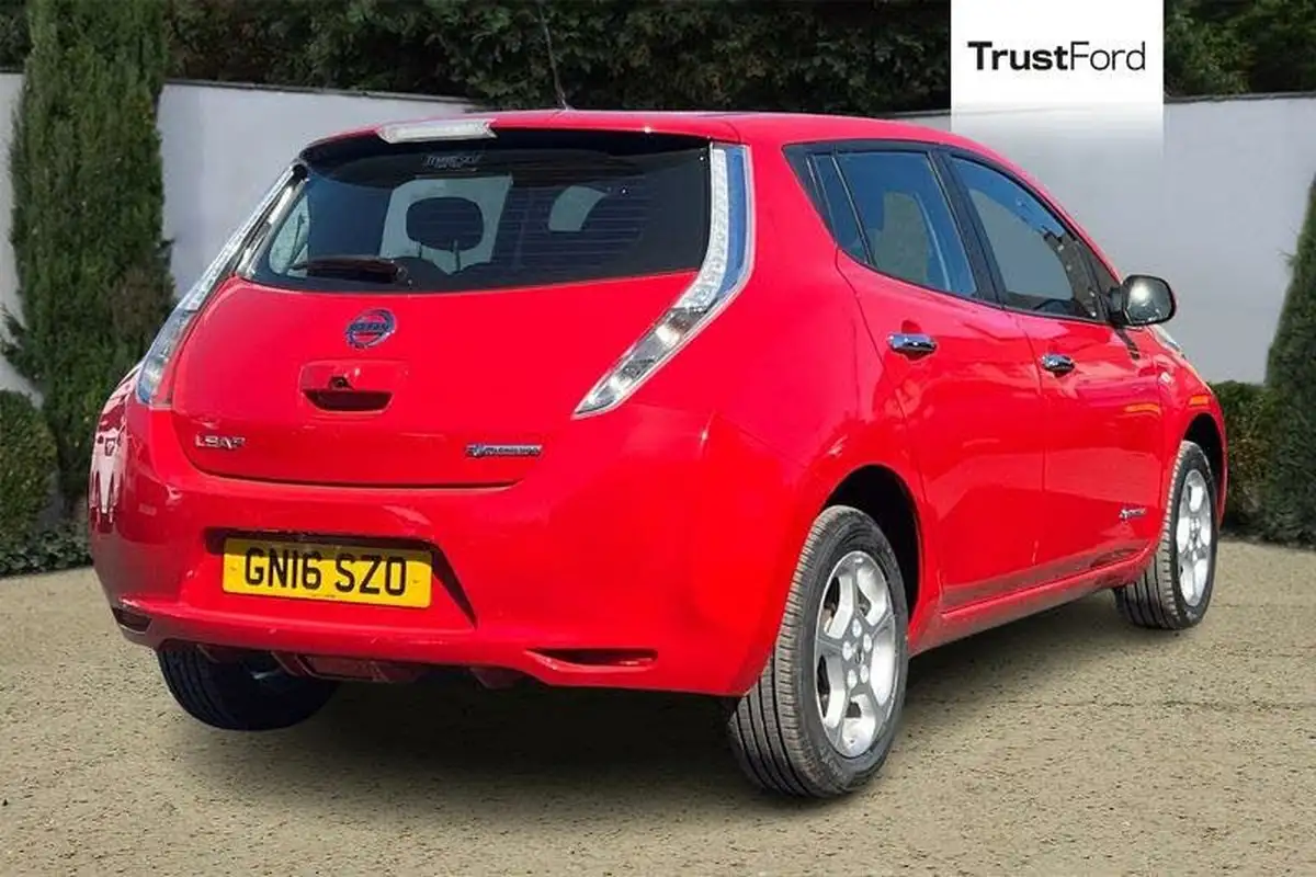 2016-nissan-leaf-e-acenta-30kwh-big-3