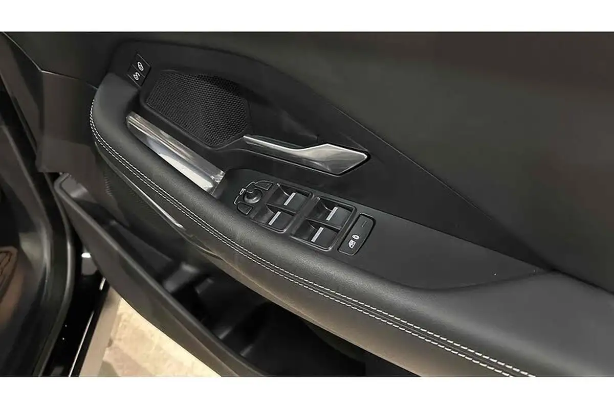 2018-jaguar-e-pace-20-i4-r-dynamic-s-200ps-big-28