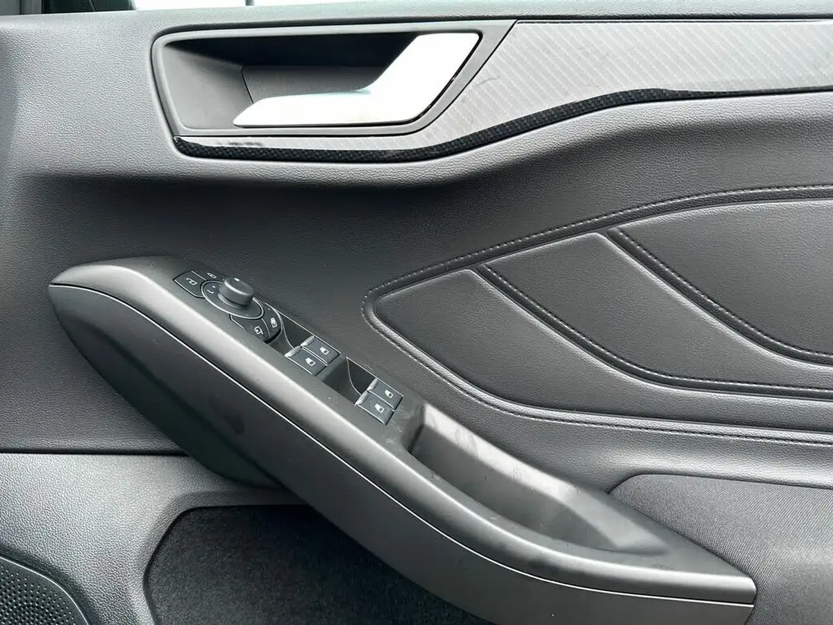 2025-ford-focus-10t-st-line-125ps-hatchback-big-29