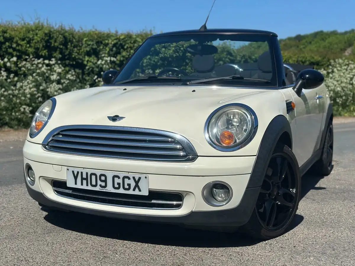 2009-mini-cooper-16-cooper-120bhp-convertible-2d-big-11