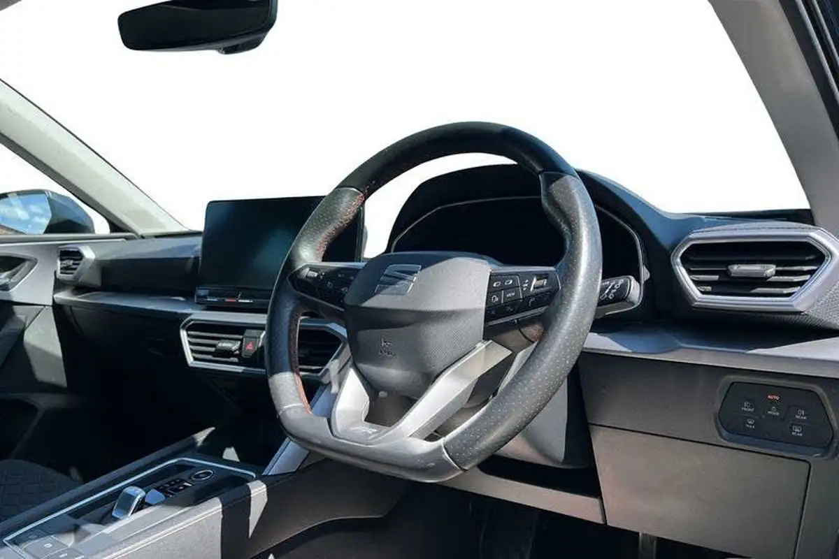 2021-seat-leon-14-e-hybrid-fr-hatchback-big-8