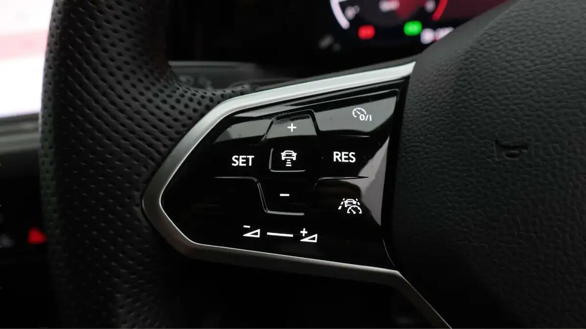 2022-volkswagen-golf-20-tsi-gti-dsg-big-25