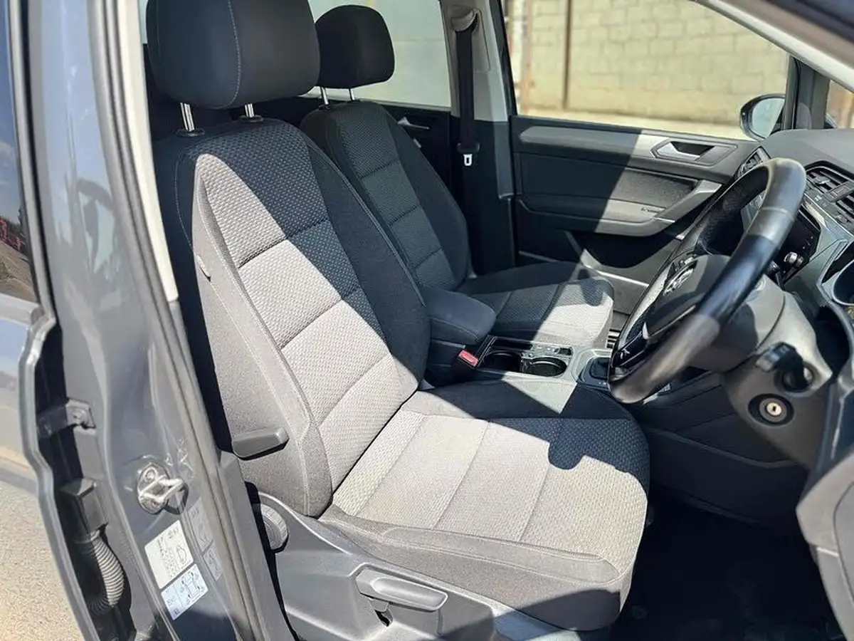 2018-volkswagen-touran-20tdi-se-family-dsg-big-15