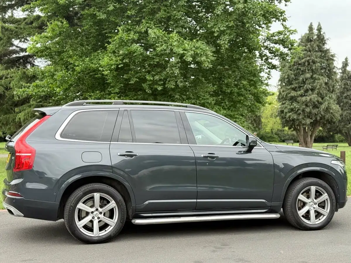 2017-volvo-xc90-20-t8-momentum-momentum-hybrid-auto-big-1