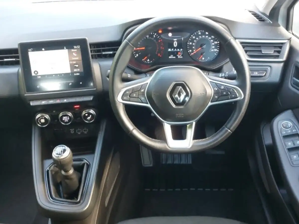 2021-renault-clio-10-tce-iconic-edition-big-6