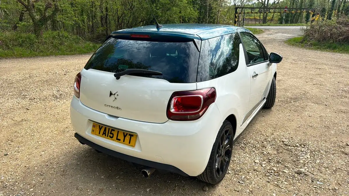 2015-citroen-ds3-12-dstyle-plus-big-45