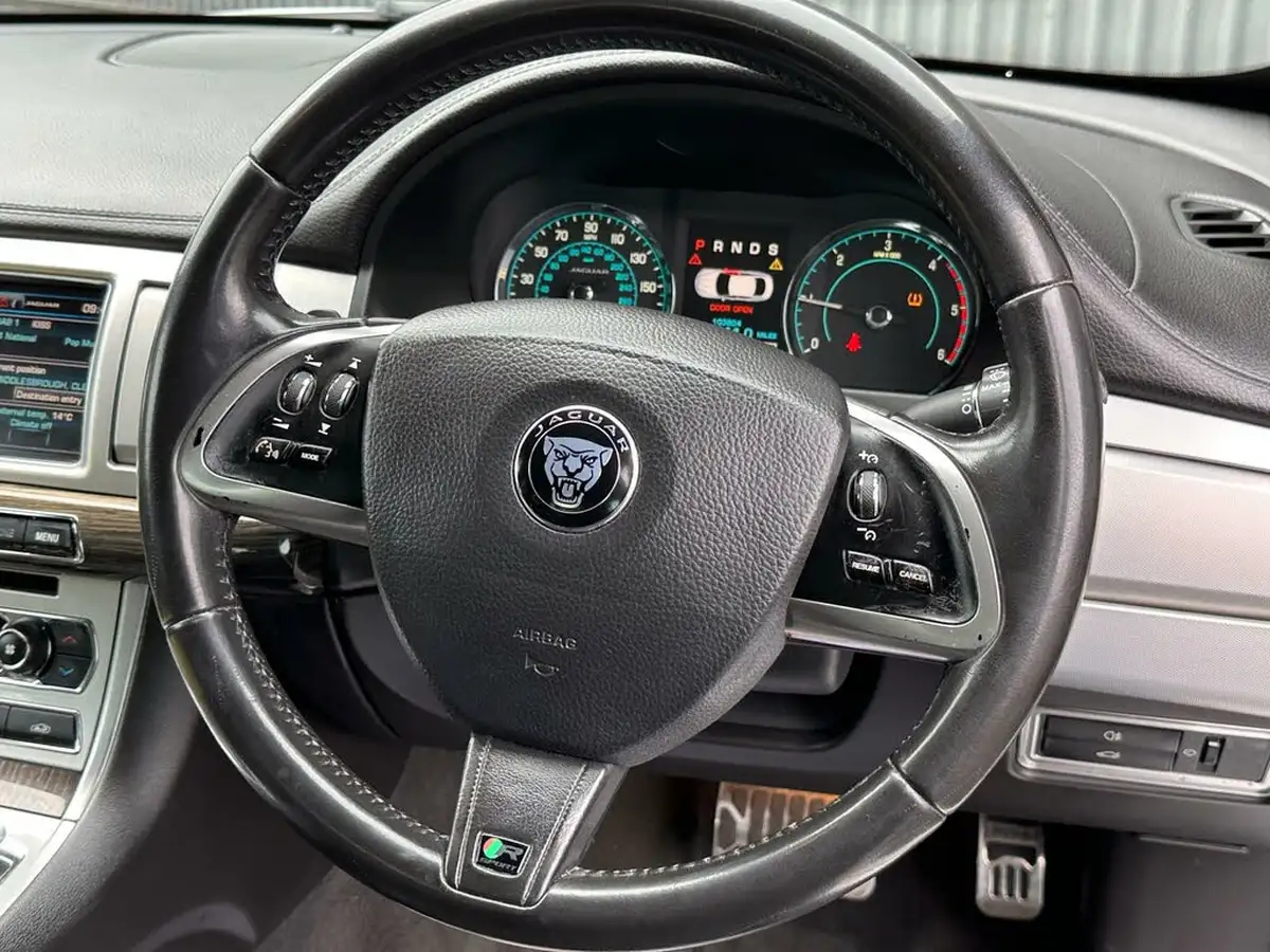 2014-jaguar-xf-22td-r-sport-200ps-saloon-4d-big-15