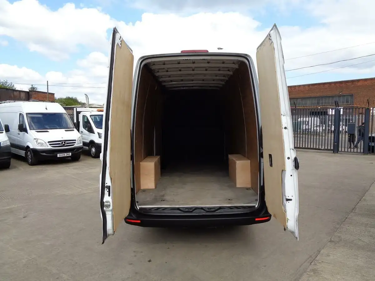 2019-mercedes-benz-sprinter-21cdi-314-l1h1-143pseu6c-panel-van-big-9