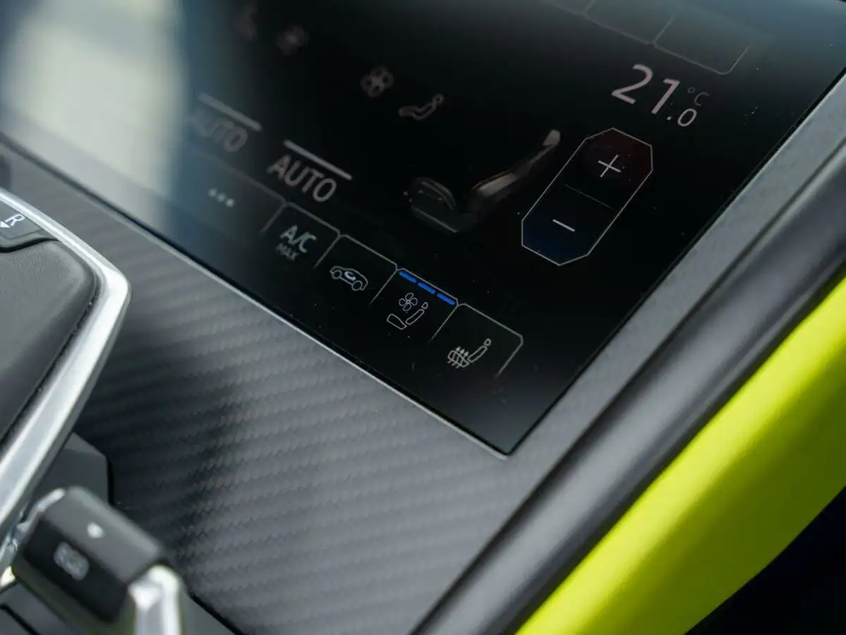 2022-lamborghini-urus-40-no-trim-big-26