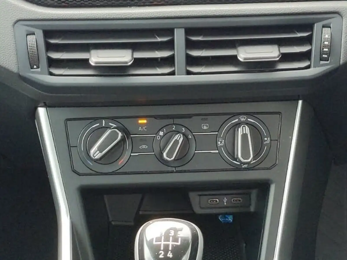 2022-volkswagen-polo-10-life-big-10