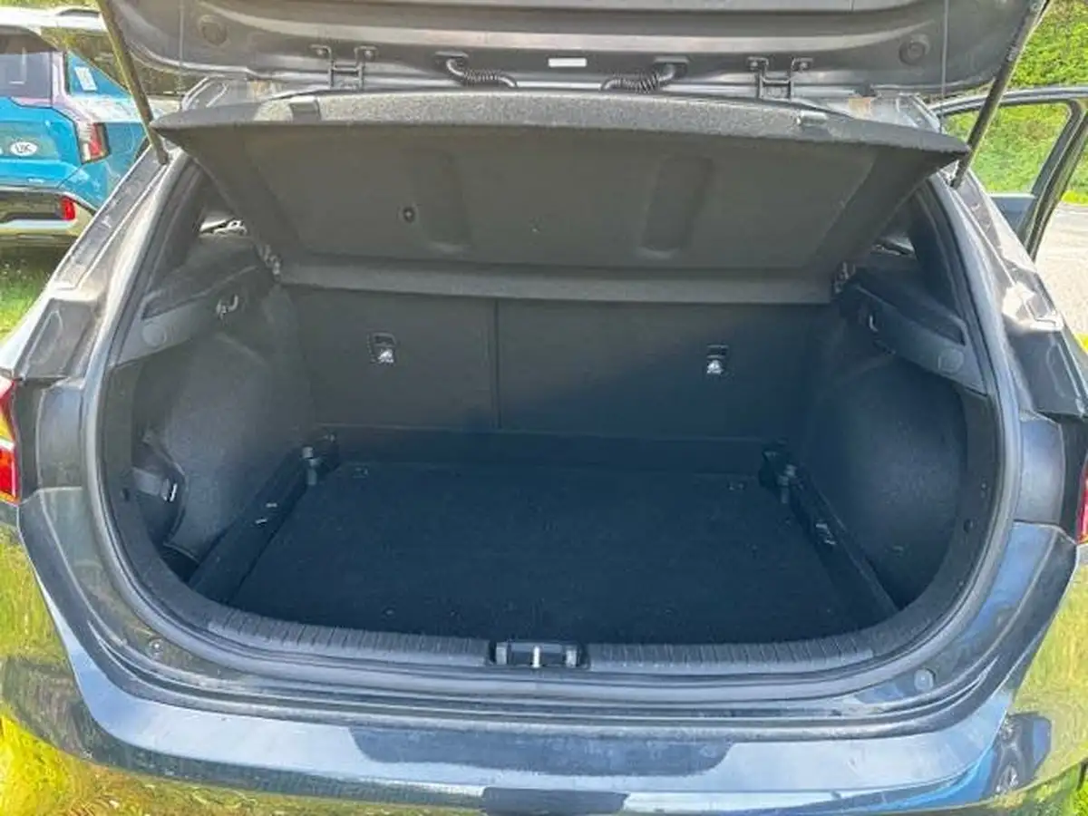 2022-kia-ceed-15-t-gdi-3-hatchback-big-10