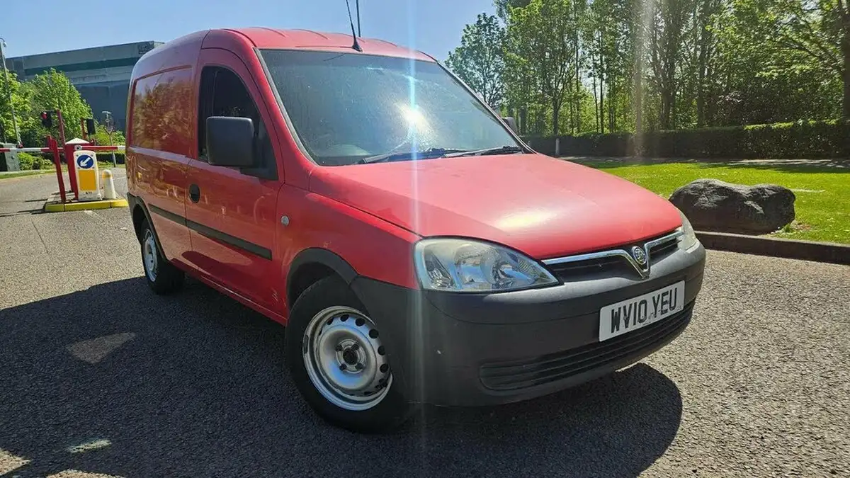 2010-vauxhall-combo-13td-1700-panel-big-0