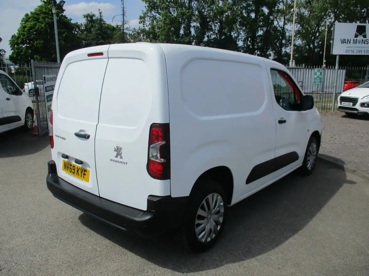 2020-peugeot-partner-15-bluehdi-1000-professional-100ps-eu6dt-panel-big-3