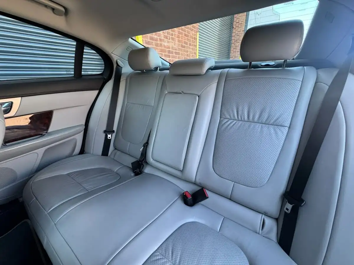 2009-jaguar-xf-30td-s-premium-luxury-big-16