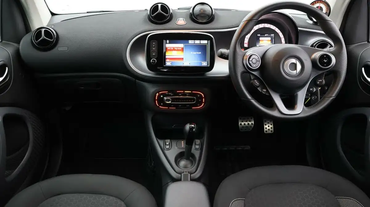 2020-smart-fortwo-eq-pulse-premium-cabriolet-big-12