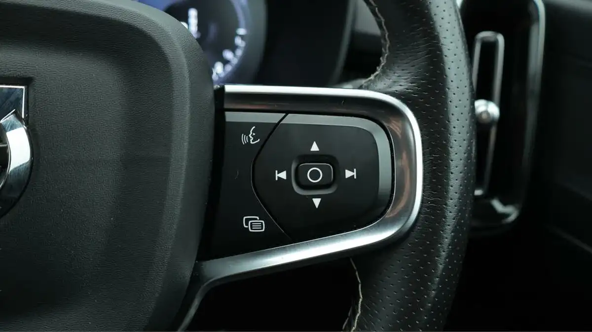 2021-volvo-xc40-15-t5-r-design-pro-262bhp-big-24