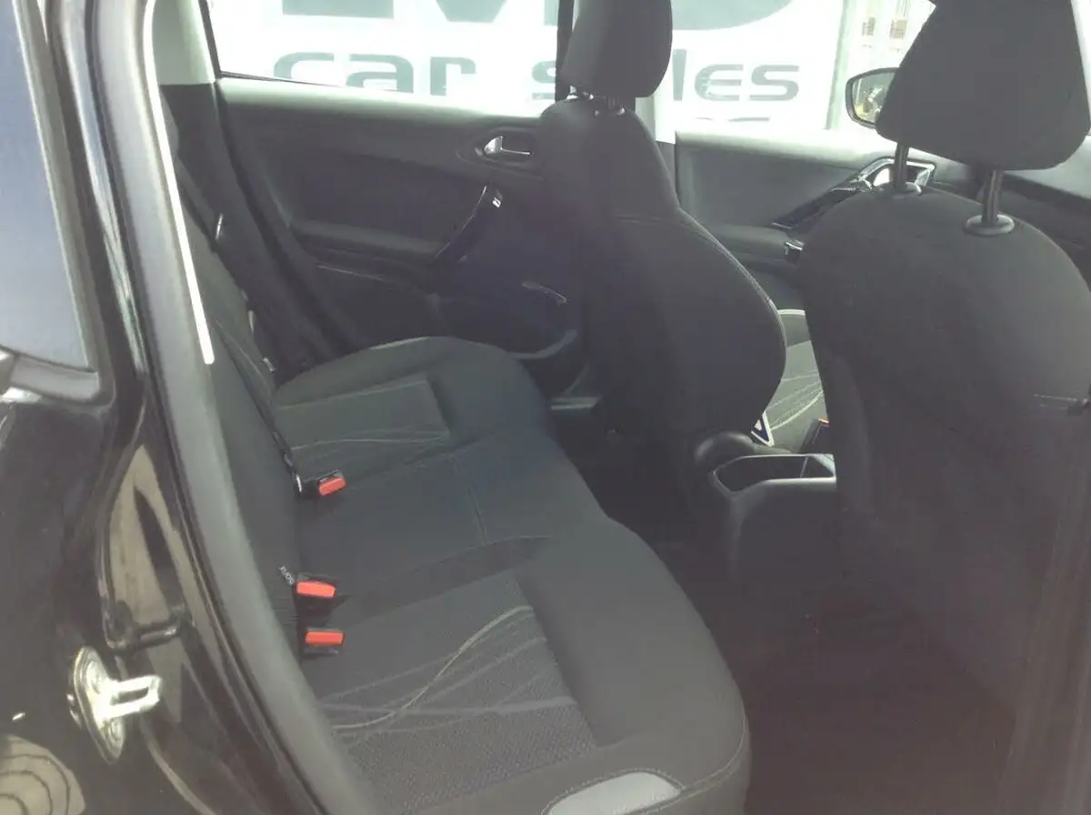2015-peugeot-208-12-puretech-active-5d-big-10