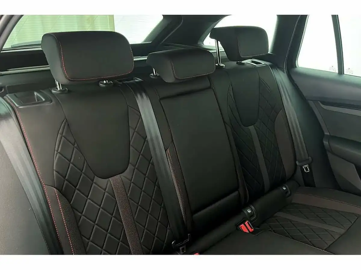 2024-skoda-octavia-20tdi-vrs-estate-big-9