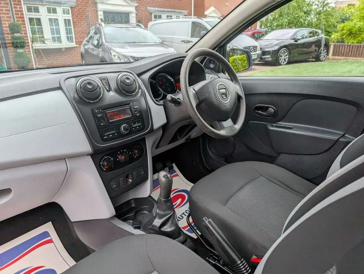 2014-dacia-sandero-12-ambiance-big-17
