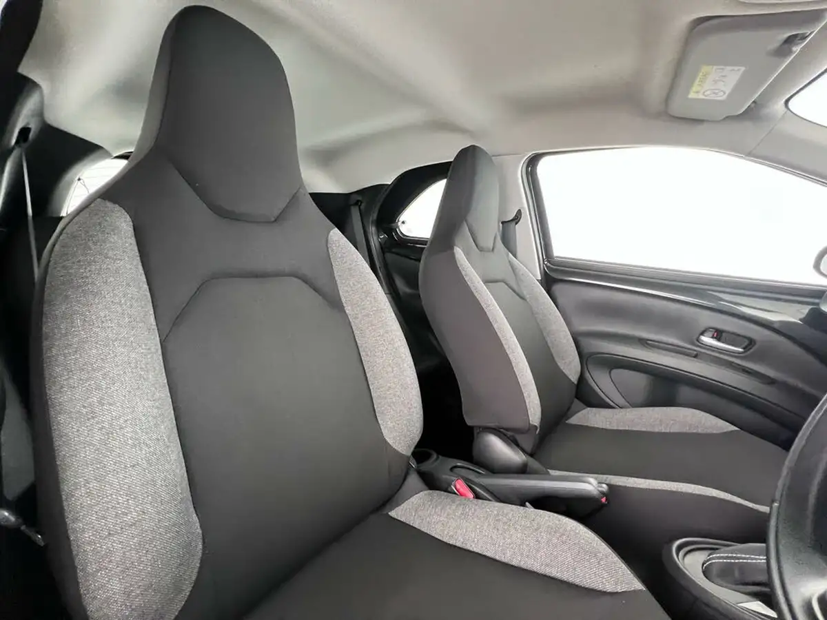 2023-toyota-aygo-x-10-vvt-i-pure-cvt-big-13