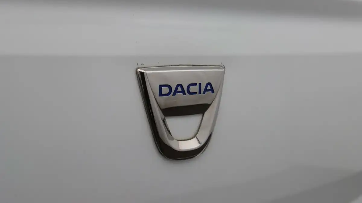 2022-dacia-sandero-10-sce-essential-big-22