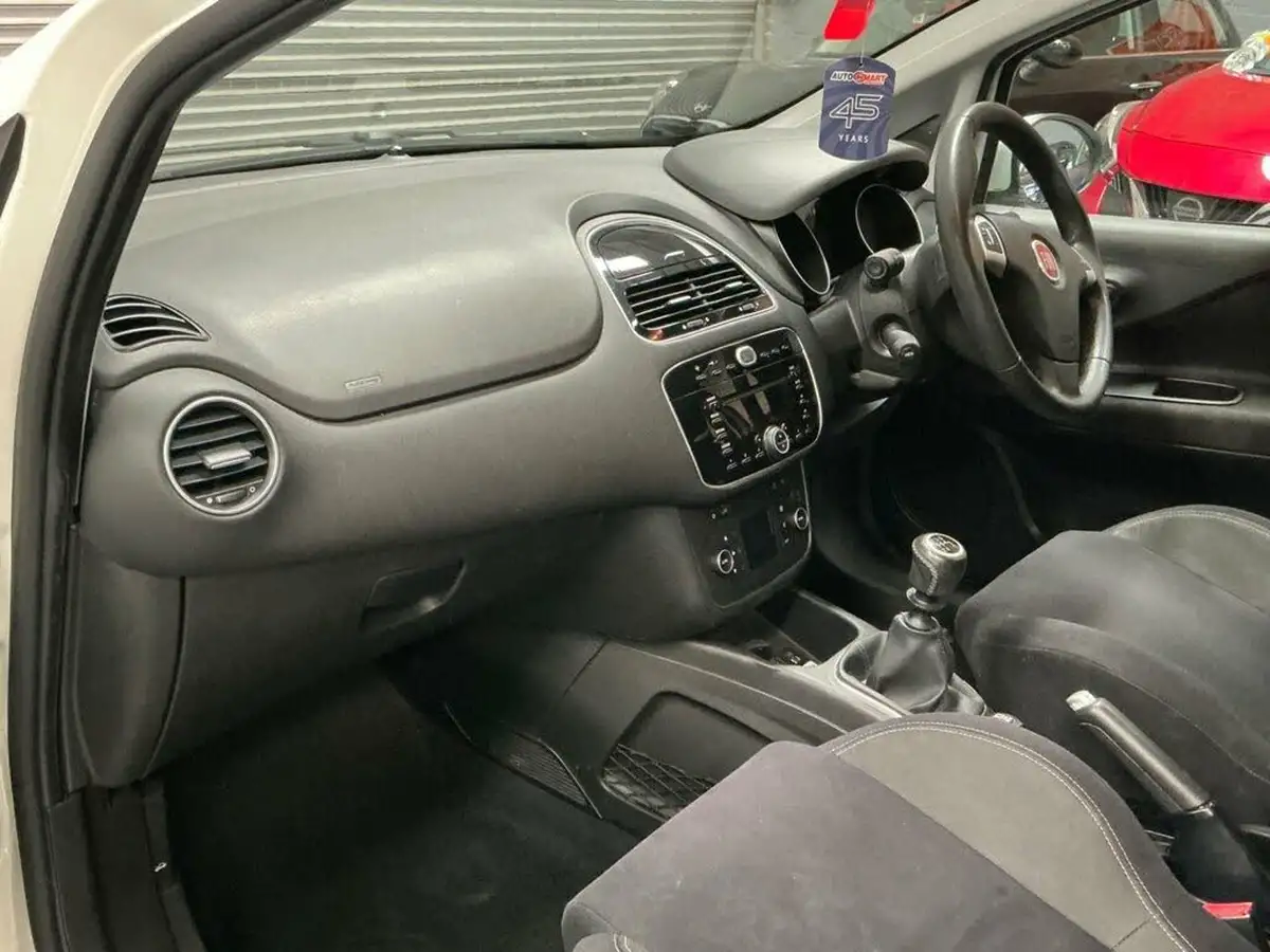 2013-fiat-punto-12-easy-no-ss-5d-big-20