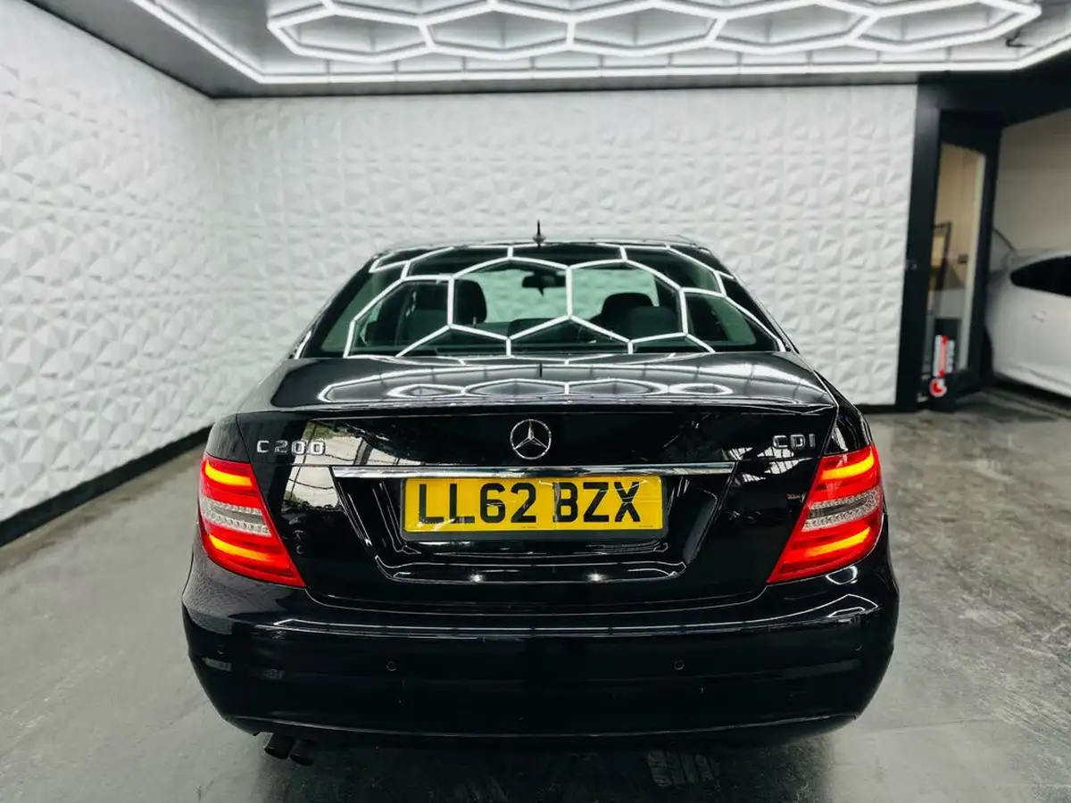2012-mercedes-benz-c-class-21cdi-c200-cdi-executive-se-saloon-4d-big-8