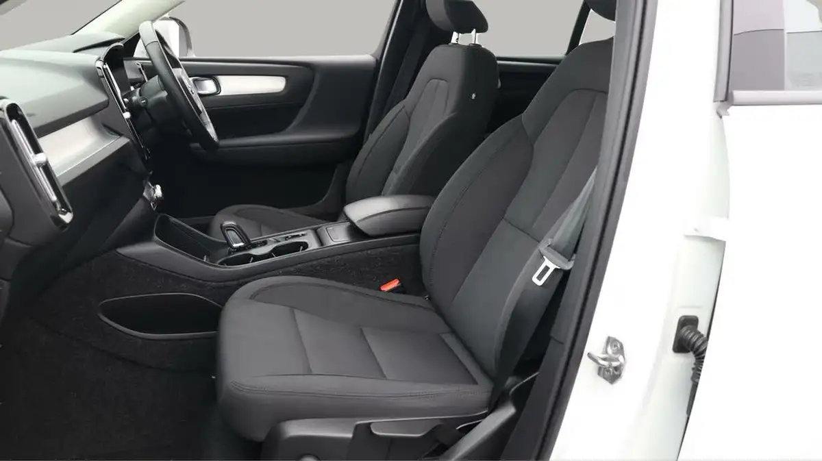 2020-volvo-xc40-20td-d3-momentum-geartronic-big-13
