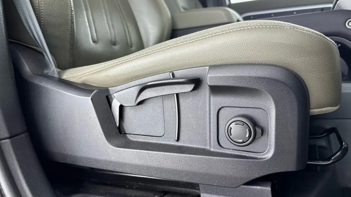 2020-land-rover-110-defender-20-d240-s-110-big-23