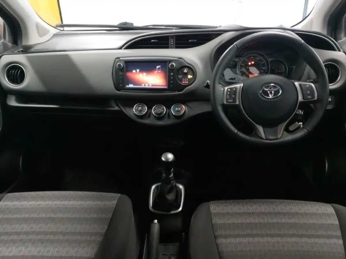 2016-toyota-yaris-133-icon-vvt-i-5d-big-2