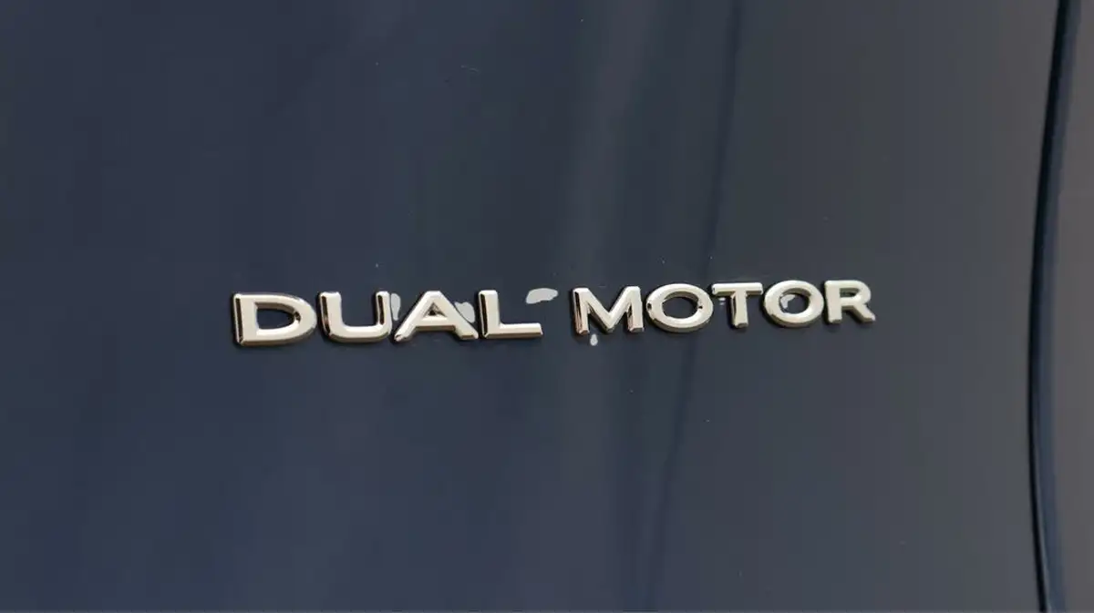 2022-tesla-model-y-e-long-range-big-21