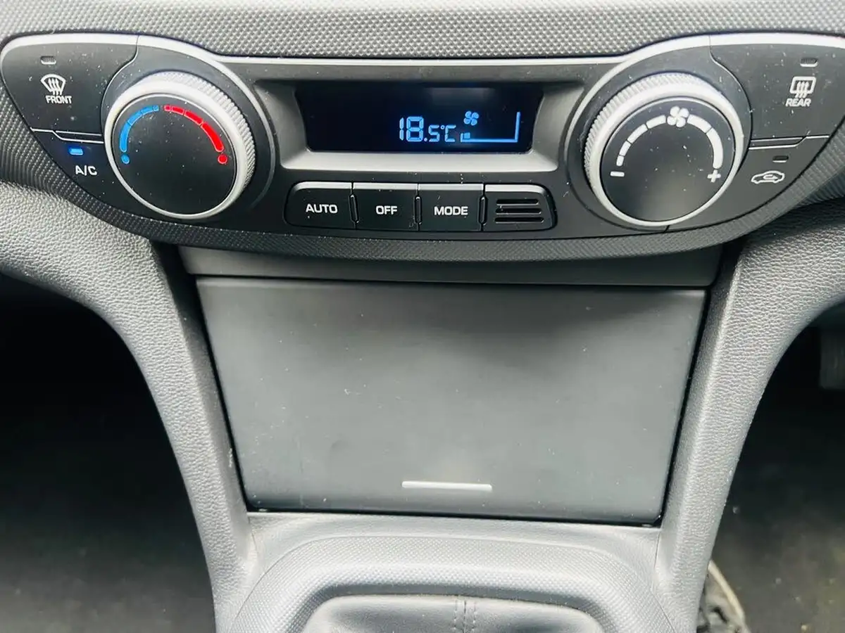 2017-hyundai-i10-10-premium-big-51