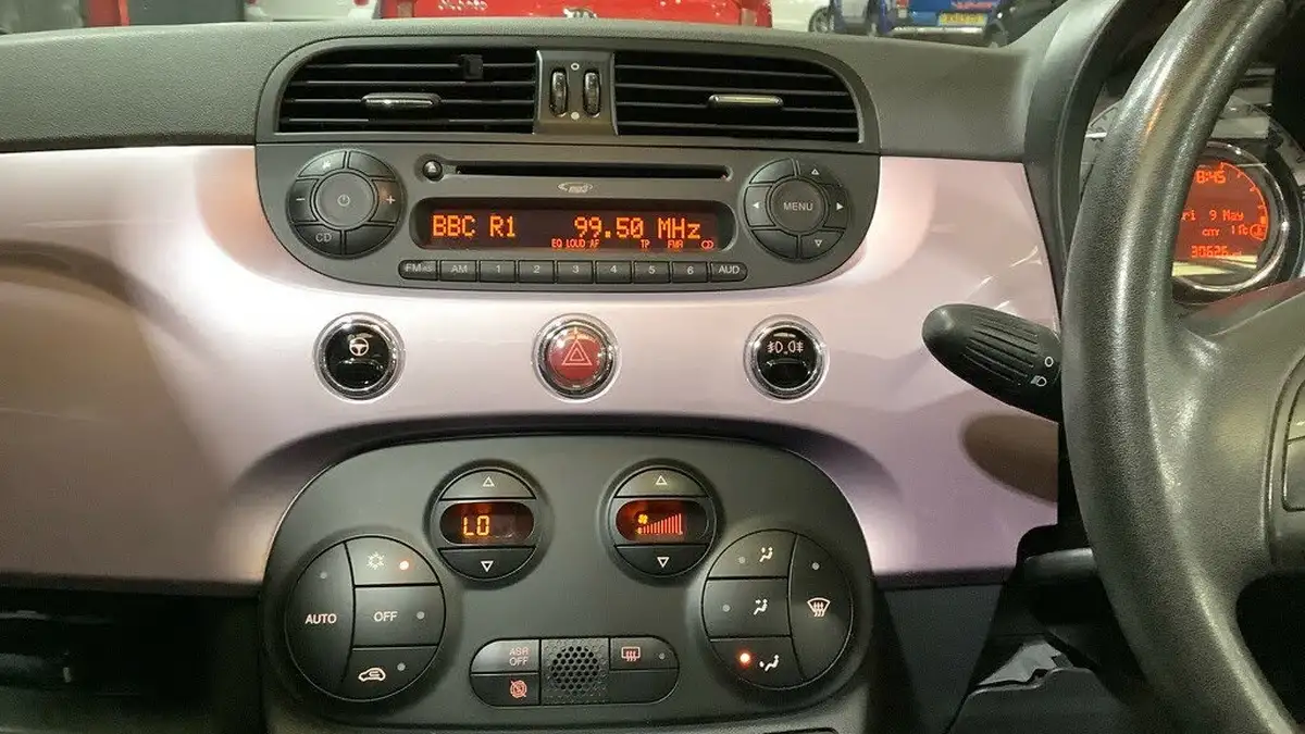 2014-fiat-500c-12-lounge-big-7