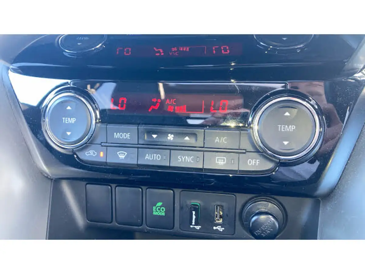 2020-mitsubishi-eclipse-cross-15-black-big-40