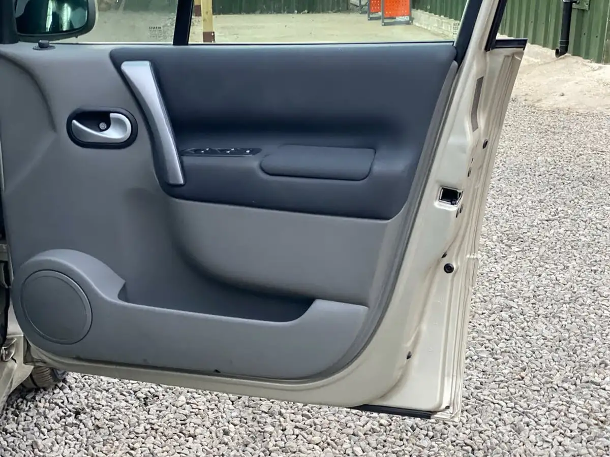 2008-renault-scenic-16-dynamique-big-32