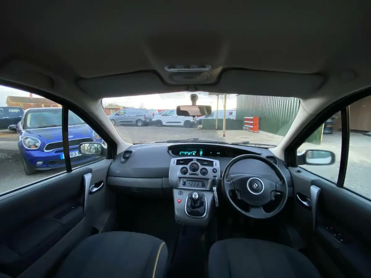 2008-renault-scenic-16-dynamique-big-8