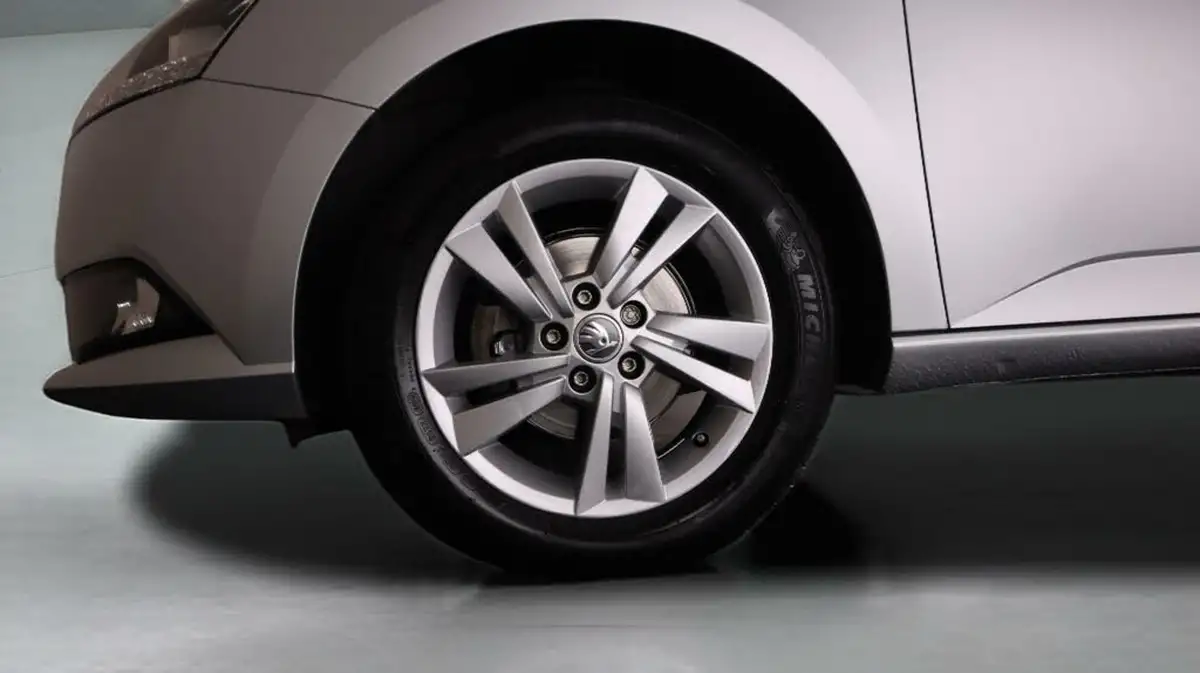 2019-skoda-fabia-10-mpi-se-60ps-hatchback-big-17