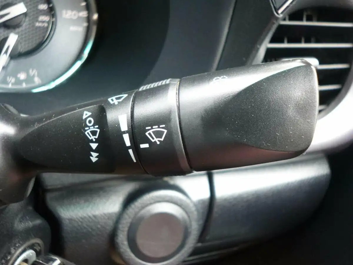 2021-toyota-hi-lux-24d-4d-icon-150hpeu6dt-e-auto-big-57
