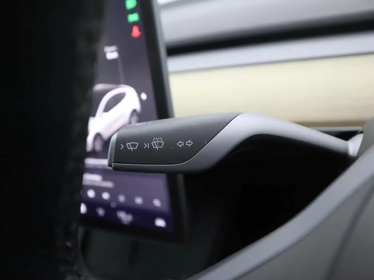 2022-tesla-model-y-e-rwd-big-35