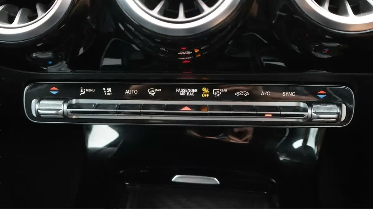 2021-mercedes-benz-cla-13-cla-180-amg-line-premium-coupe-4d-big-12