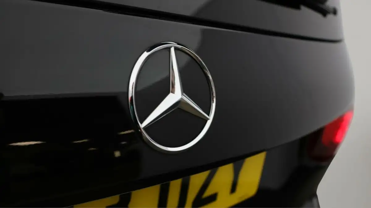 2023-mercedes-benz-glb-class-13-glb200-amg-line-premium-big-21