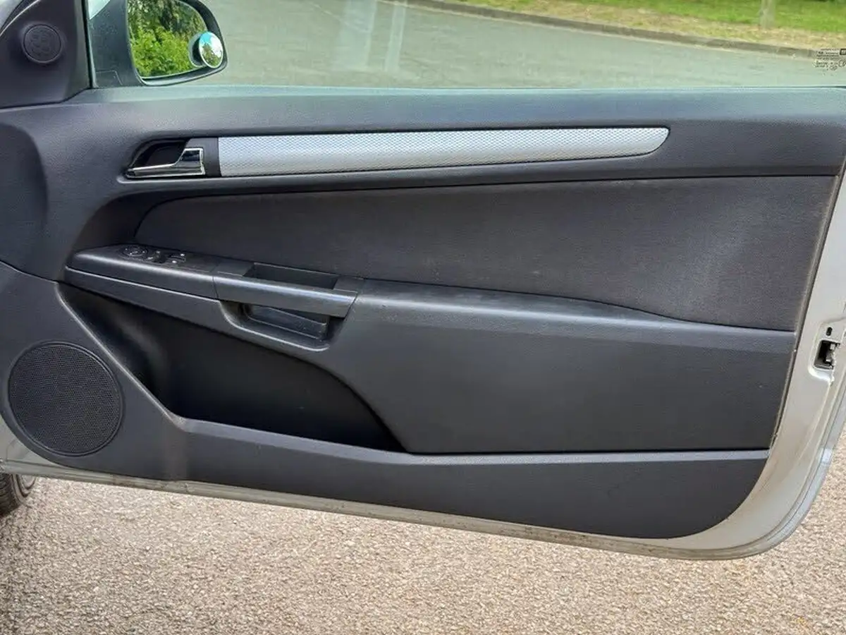 2011-vauxhall-astra-16-sri-16v-vvt-sport-hatch-3d-big-19